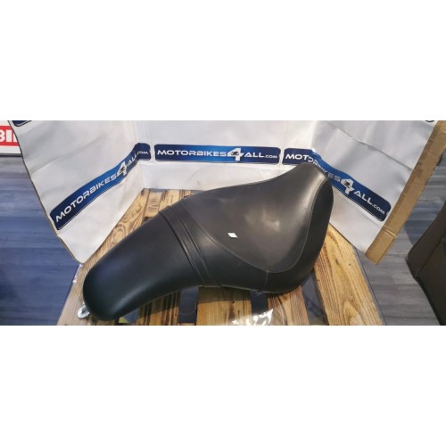 Triumph speedmaster seat T2305687 (carberetor model only )